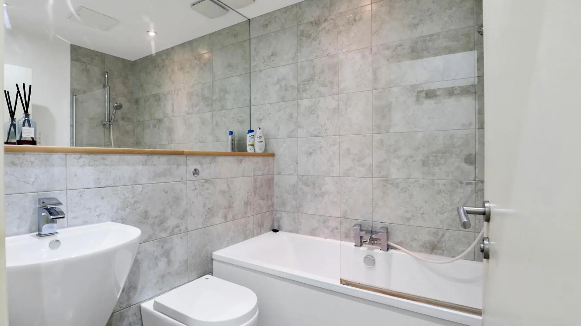 Prime Location London Studio 0*,