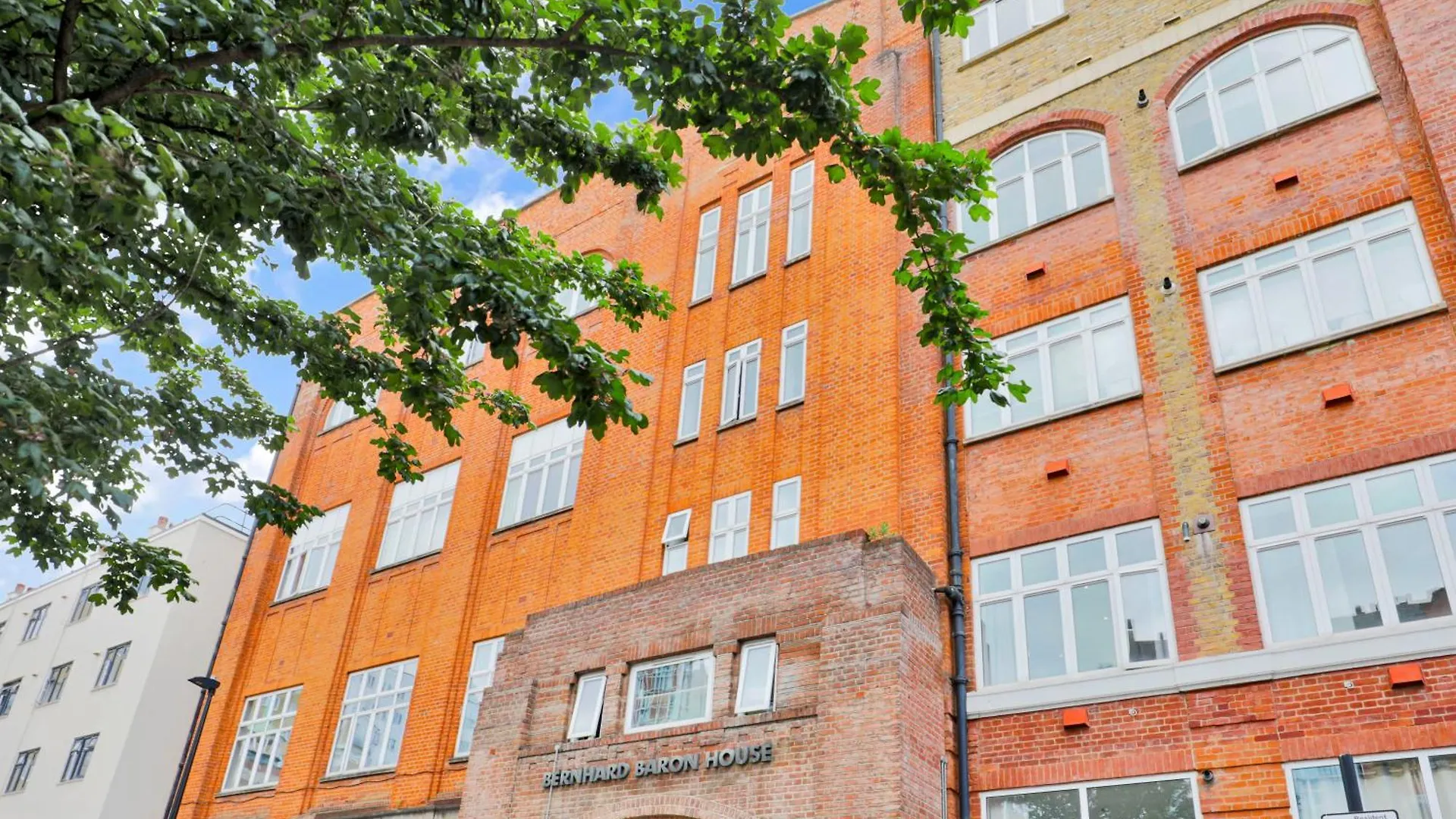 Prime Location London Studio Apartment
